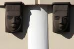 Detail maskerkoppen (Bernard Richters, 1919).
<br/>
Gert-Jan Lobbes, 2015